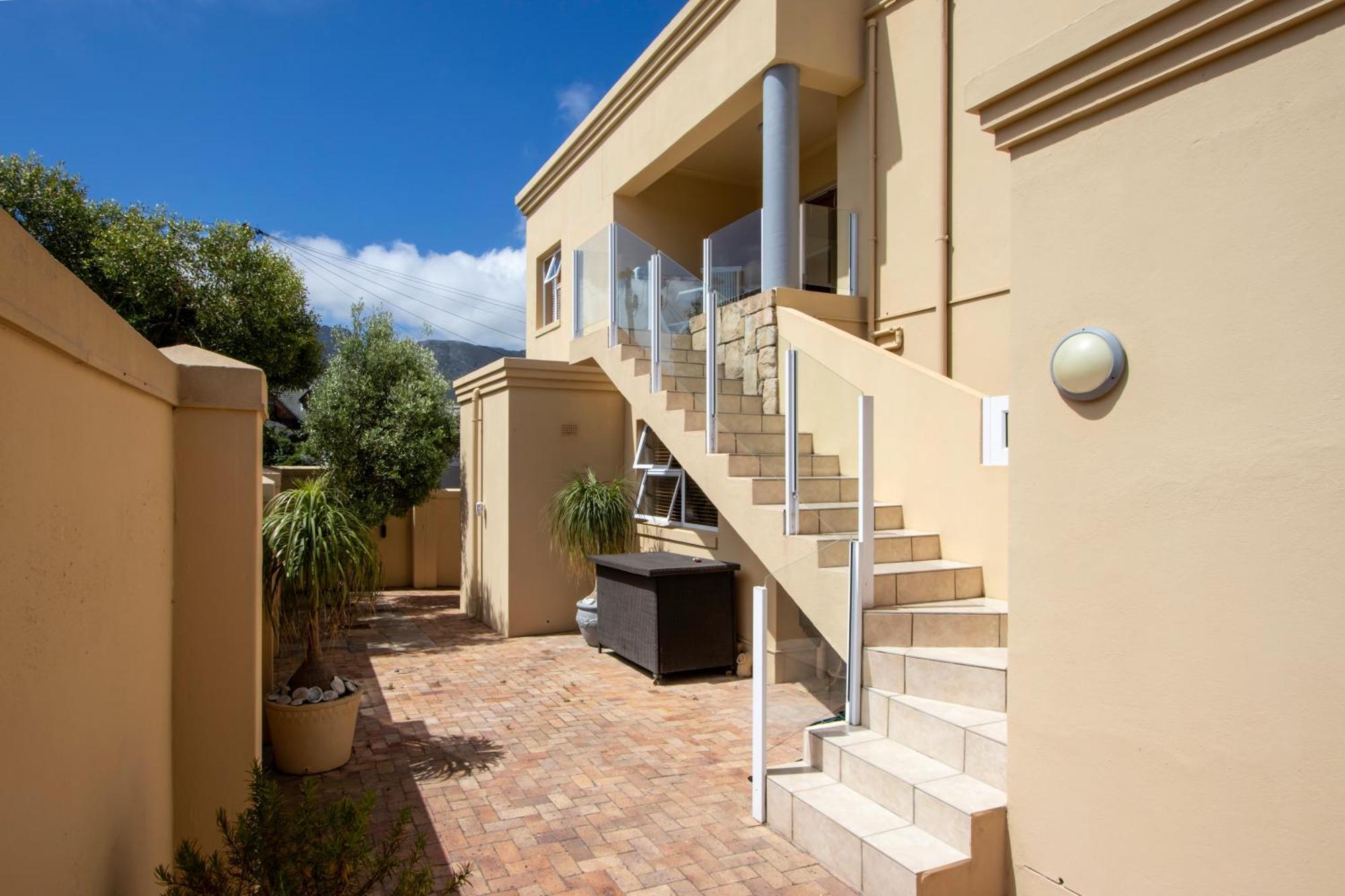 Ocean View Living Villa Херманус Екстериор снимка